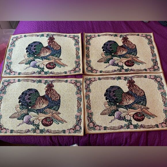 Set a four woven chicken with vegetables placemats with nonslip backs - Picture 1 of 2